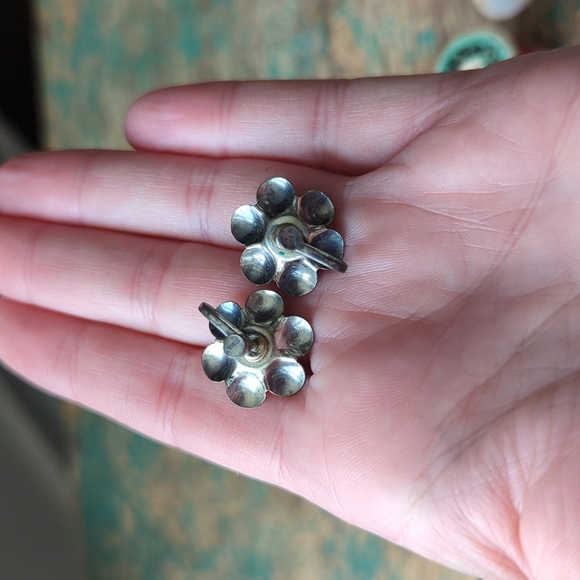 Vintage Sterling Silver 3D Rose Flower Screw-Back Earrings - Picture 5 of 9